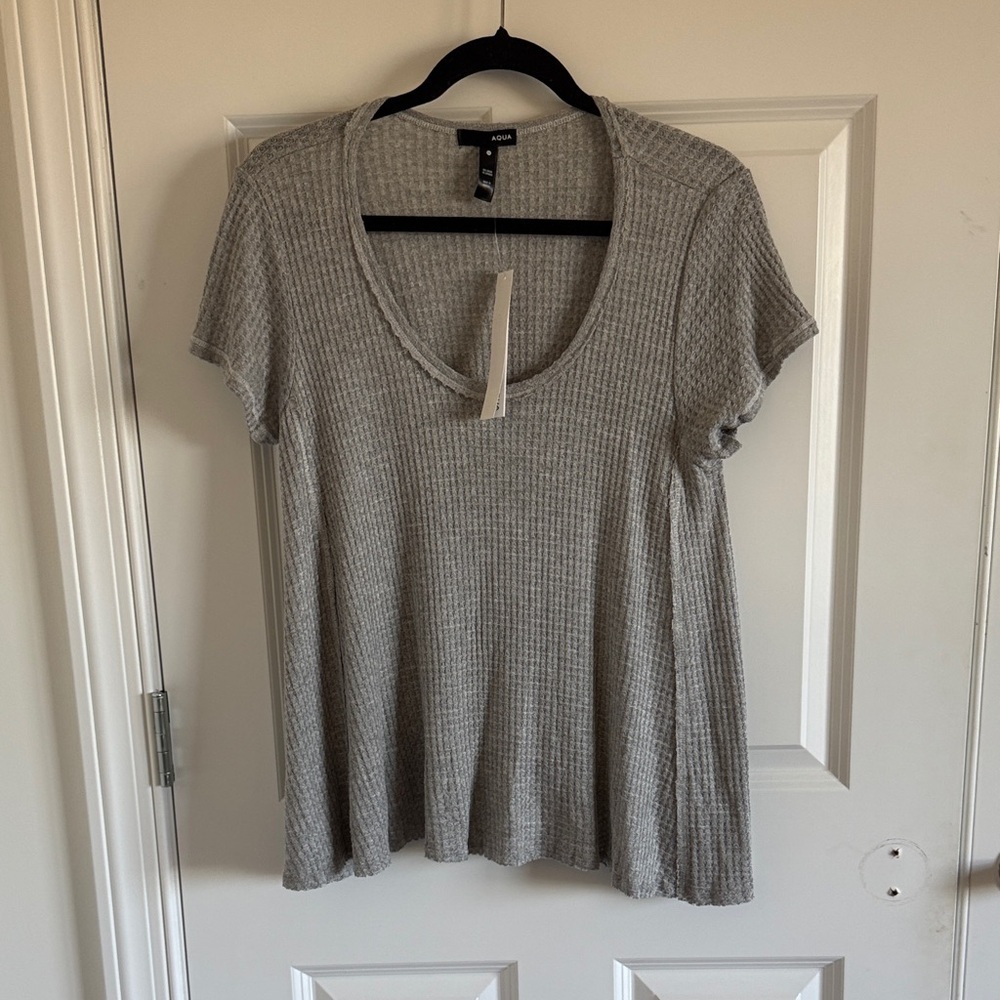 NWT Bloomingdale's Aqua Brand Light Gray Ribbed Short Sleeve Flowy Top Small